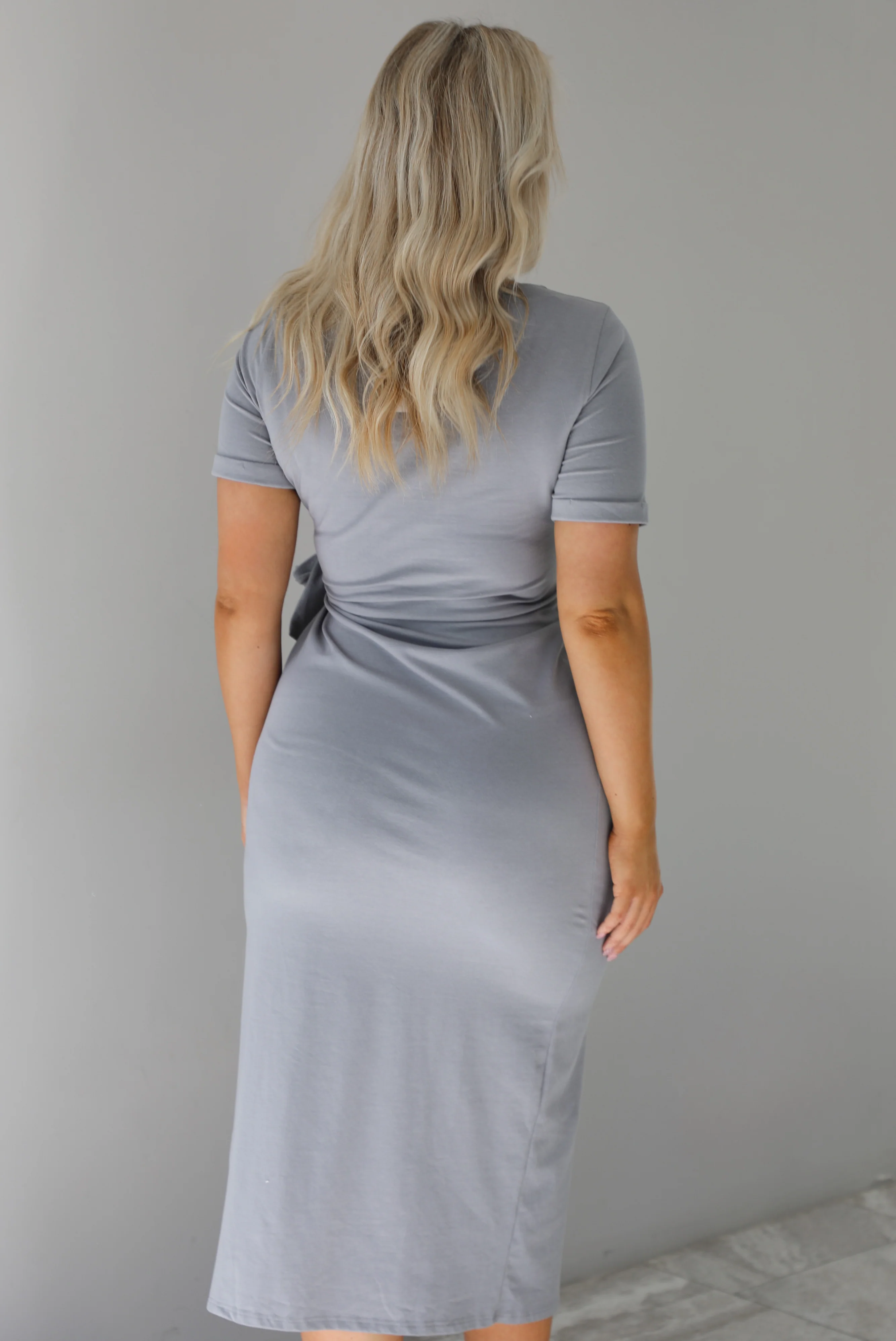 Day To Night Midi Dress: Grey - Image 5